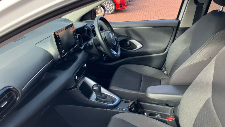 Toyota Yaris 1.5 Hybrid Design 5dr CVT Hybrid Hatchback